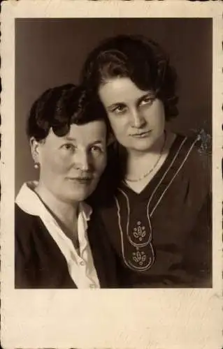 Foto Ak Frau und ihre Tochter, Porträt