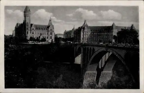 Ak Luxemburg Luxembourg, Adolf-Brücke, historische Gebäude, malerische Landschaft