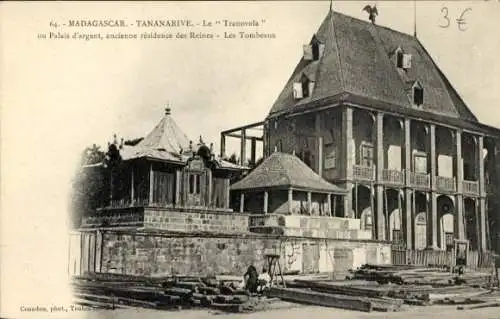 Ak Antananarivo Tananarive Madagaskar, Palais d'argent, historische Residenz, Les Tombeaux