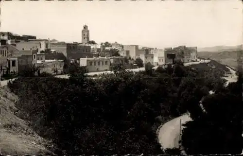 Ak Taza Marokko, Blick auf  Häuser, Straße, Berglandschaft, historische Architektur
