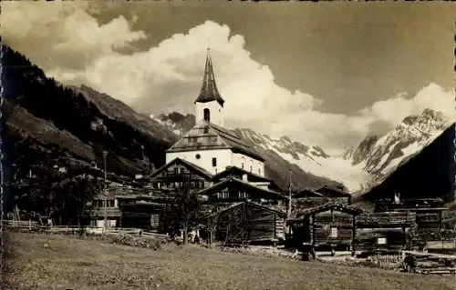 Ak Kippel im Lötschental Kt. Wallis, Kirche, Berge, Holzhäuser, historische Aufnahme
