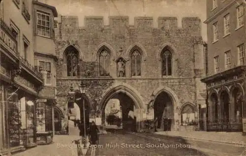 Ak Southampton Hampshire England, Historisches Tor, Bargate, Hochstraße, alte Architektur