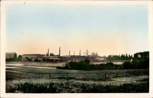 Ak Isbergues Pas de Calais, Fabrikgebäude, Industrieanlagen, Himmel im Dämmerlicht