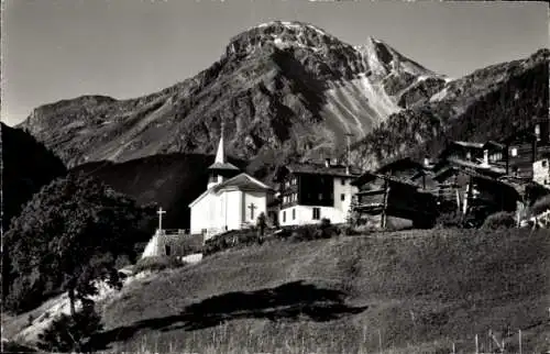 Ak Grimentz Kanton Wallis, Kirche, Berge, Häuser, ruhige Landschaft, Schwarz-Weiß-Foto