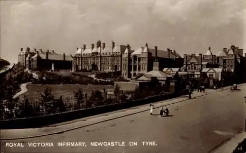 Ak Newcastle upon Tyne England, Jesmond Dene , Royal Victoria Infirmary, historische Architekt...
