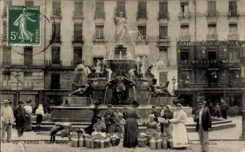Ak Nantes Loire Atlantique, Biscuits Lefevre-Utile, Brunnen, Frauenfiguren,  Architektur, Mensche
