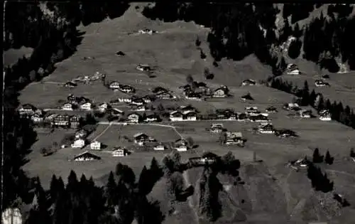 Ak Adelboden Kanton Bern Schweiz, Landschaftsblick, traditionelle Gebäude, Berglandschaft