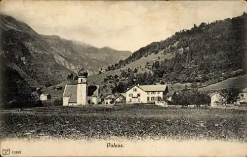 Ak Valens Kanton St. Gallen, Berglandschaft, Kirche mit Kuppel, Häuser, Wiese