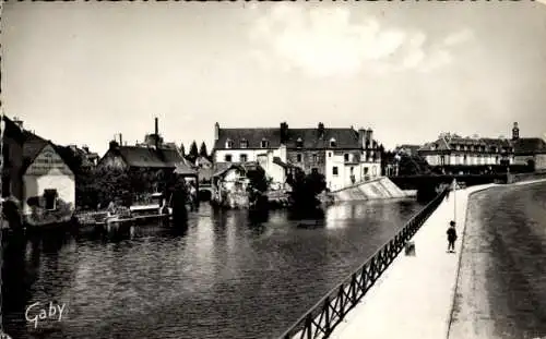 Ak Pontivy Morbihan, Ansicht eines Flusses, Gebäude, ein Kind am Ufer, schwarz-weiß Bild