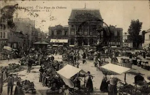 Ak Cherbourg en Cotentin Manche, Herbourg, Platz des Schlosses, Markt mit Ständen und Menschen