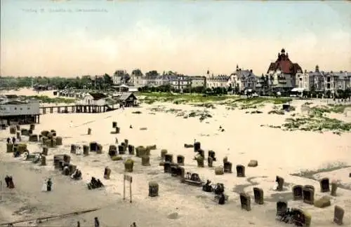 Ak Świnoujście Swinemünde Pommern, Strandpromenade,  Gebäude, Strandkörbe, saubere Landschaft