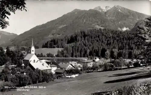 Ak Goldegg in Salzburg, Gesamtansicht, Kirche