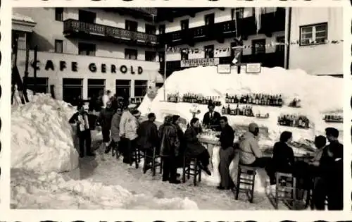 Ak Sölden Ötztal in Tirol, Eisbar vor dem Berghotel Hochsölden, Café Gerold