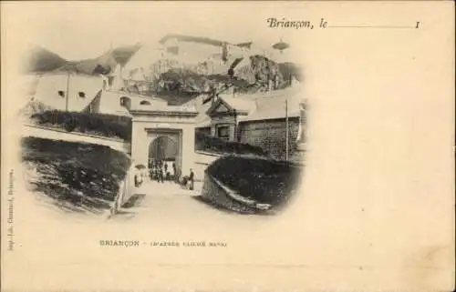 Ak Briançon Briancon Hautes-Alpes, Blick auf die Stadtmauer, Menschen, alte Gebäude