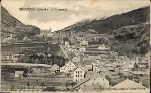 Ak Briançon Briancon Hautes-Alpes, Panorama von  Berglandschaft, Stadtansicht, s Gebäude