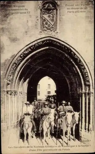 Ak Avignon Vaucluse, Papal Palast, Wappen von Papst Clemens VI, Reitergruppe, festliche Stimmung