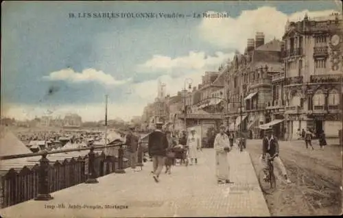 Ak Les Sables d'Olonne Vendée, Remblai, Promenade