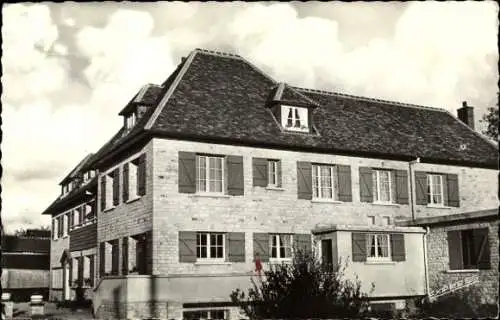 Ak Houlgate Calvados, Hotel-Restaurant Les Peupliers, mehrstöckiges Gebäude, Fenster mit Läden