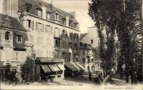 Ak Roscoff Finistère, Hôtel des Bains, Grande Place,  Gebäude, Bäume