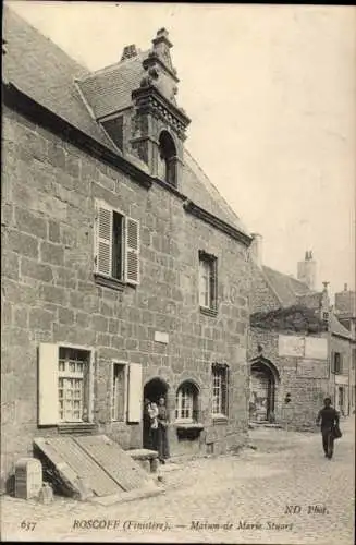Ak Roscoff Finistère, Haus von Marie Stuart, Steine, Straßenansicht,  Architektur