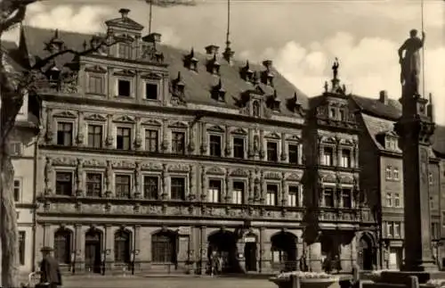 Ak Erfurt in Thüringen, Fischmarkt mit Gildehaus und Roland, Straßenszene