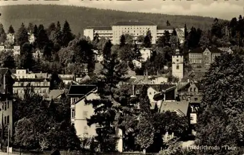 Ak Friedrichroda im Thüringer Wald, Blick auf  Gebäude, Bäume, Landschaft, Schwarz-Weiß,  