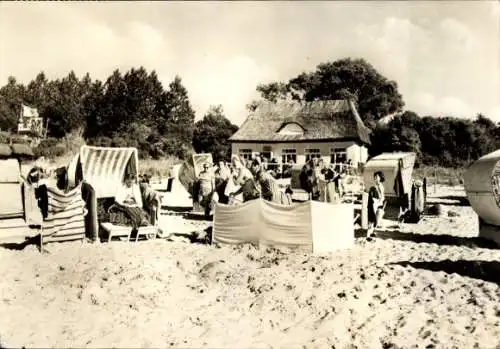 Ak Insel Poel Mecklenburg, Strandhalle, Strandpersönlichkeiten, Urlaub, Schwarz-Weiß-Foto, Histor