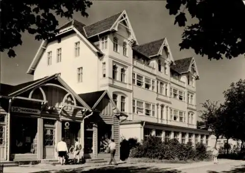 Ak Ostseebad Ahlbeck Heringsdorf auf Usedom, FDGB Erholungsheim Philipp Müller, HO Badebedarf