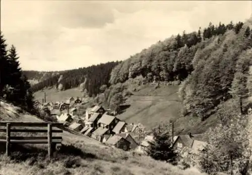 Ak Fehrenbach Masserberg in Thüringen, Landschaft mit Häusern, Bäume, Hügel, Schwarz-Weiß-Foto