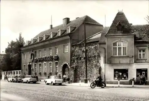 Ak Strausberg in der Mark, Große Straße, alte Stadtmauer, Sparkasse