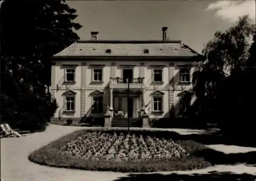 Ak Neustrelitz in Mecklenburg, Erholungsheim Hullerbusch, Hausansicht, Garten