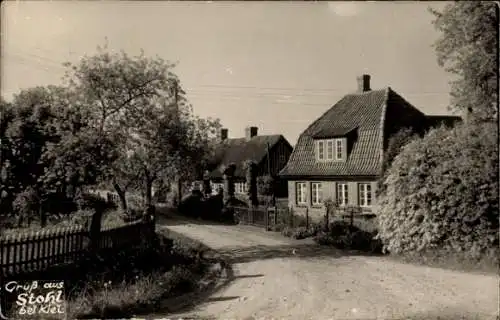 Foto Ak Stohl Schwedeneck in Holstein, Straßenpartie