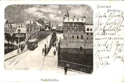 Ak Bernburg an der Saale, Saalebrücke,  Brücke, Stadtansicht, Tram auf der Brücke