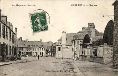 Ak Couptrain Mayenne, La Mayenne Illustrée, Eine Straße, Hotel, 