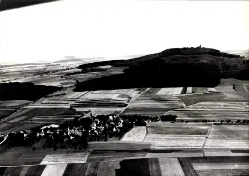 Ak Möhringen Stuttgart in Württemberg, S/W-Foto einer hügeligen Landschaft mit Ortschaft, Kirc...