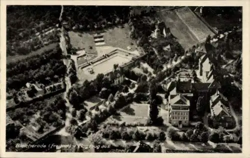 Ak Bleicherode am Harz, Luftaufnahme, Stadtansicht, Parks, n Gebäude