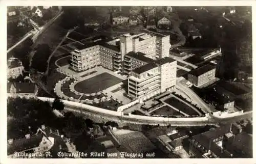 Ak Tübingen am Neckar, Luftaufnahme, Chirurgische Klinik, Gebäude, Gartenanlage