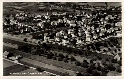 Ak Herrenberg in Württemberg, Luftaufnahme von  Häuser, Felder, Bäume