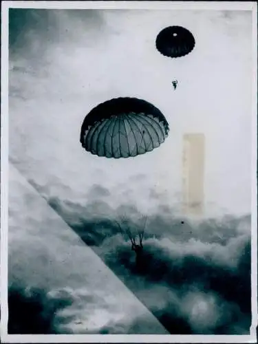 Foto Norwegische Fallschirmspringer