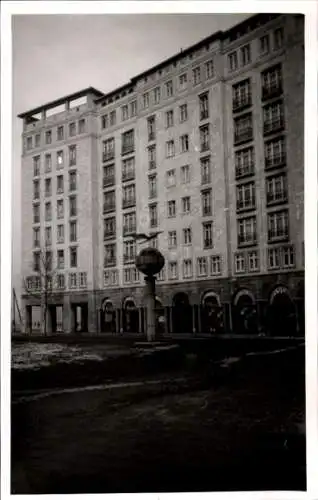 Foto Ak Berlin Friedrichshain, Stalinallee, Strausberger Platz