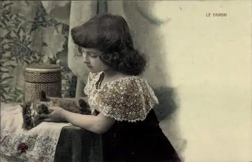 Ak Mädchen mit Katze, Portrait, le Favori