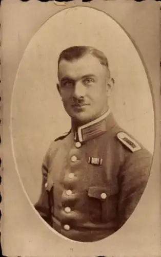 Passepartout Ak Deutscher Soldat in Uniform, Portrait