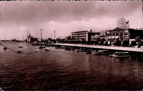 Ak Port Said Ägypten, Hafenblick, Boote, Stadtgebäude, Wolkenhimmel