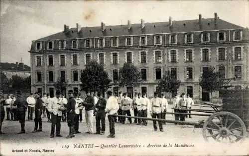 Ak Nantes Loire Atlantique, Quartier Lamoricière, Ankunft vom Manöver