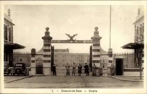 Ak Dugny Seine Saint Denis, Caserne de Rose, Einfahrt, Soldaten