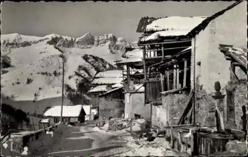 Ak Saint Véran Hautes Alpes, Teilansicht, Straße, Winter