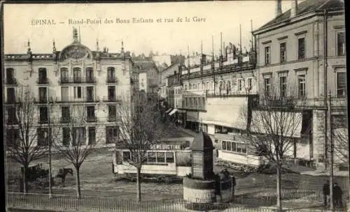 Ak Épinal Lothringen Vosges, Rond-Point des Bons Enfants, rue de la Gare,  Szene, Straßenbahn