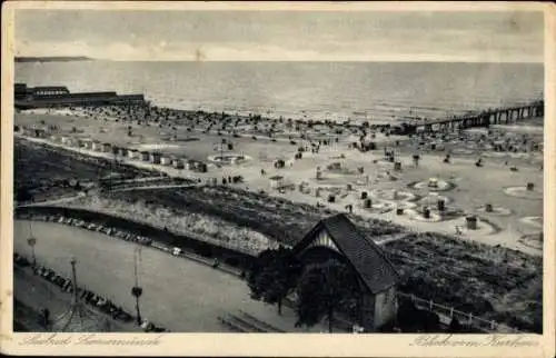 Ak Świnoujście Swinemünde Pommern, Strand, Blick vom Kurhaus