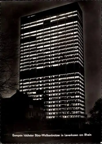 Ak Leverkusen im Rheinland, Europas höchster Büro-Wolkenkratzer, Bayer-Hochhaus, Nachtaufnahme