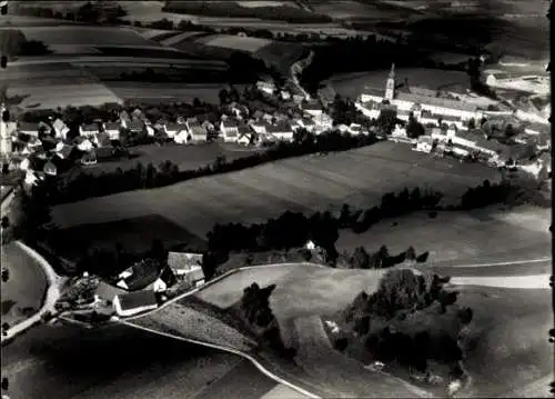 Ak Sulzbach am Kocher Württemberg, Auf dem Bild ist eine Luftaufnahme von Sulzbach am Kocher z...